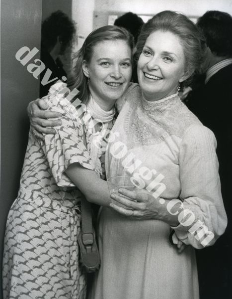 Joanne Woodward, step-daughter, Susan 1981, NY.jpg